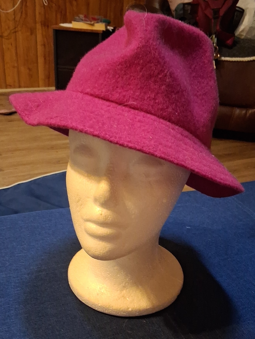 Kangol Women's Wool Felt Fedora in Vibrant Magenta